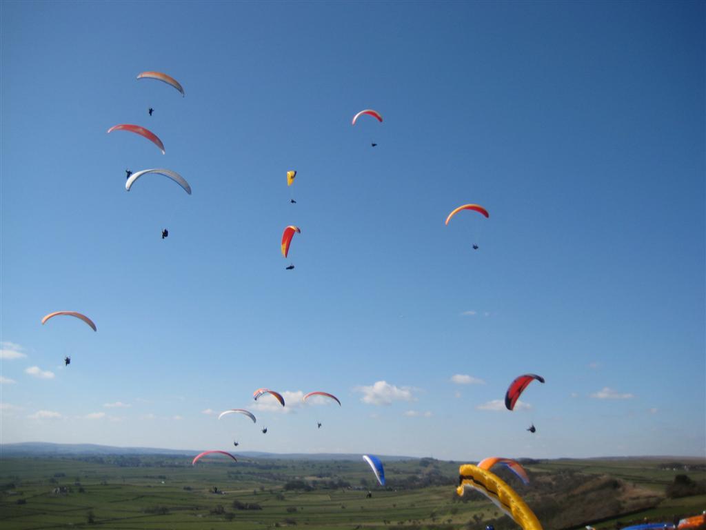 paraglider gaggle climbing out